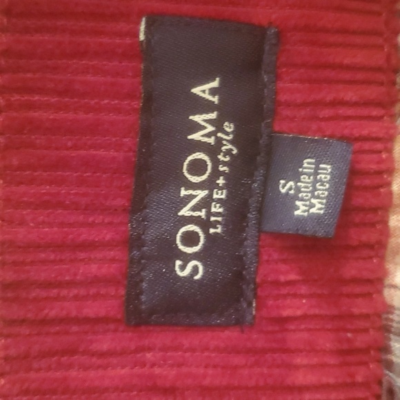 Red jacket - Picture 2 of 3